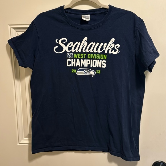 $4 bundled - EUC Ladies Seahawks Large Gildan Tshirt - Picture 1 of 4